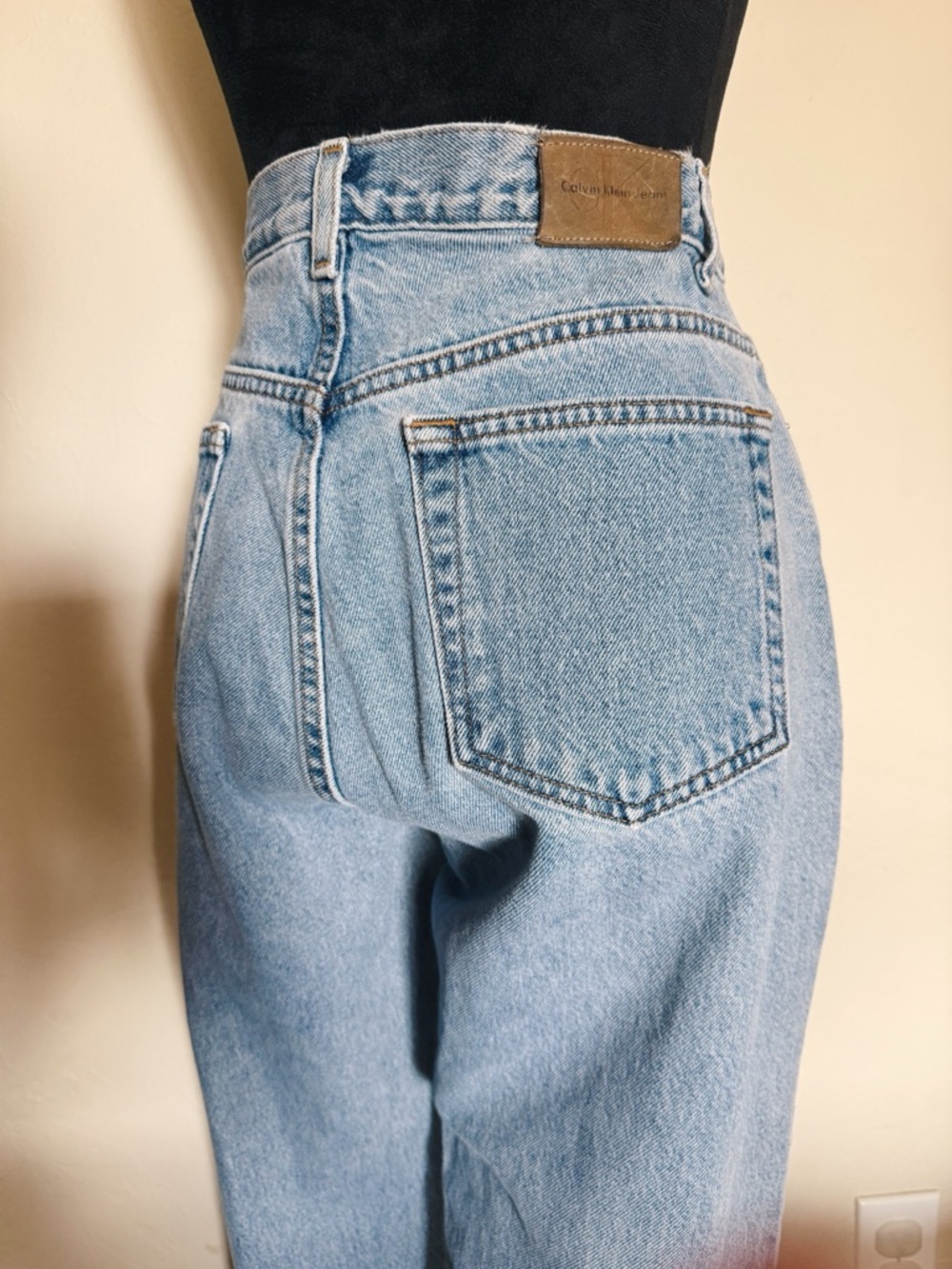Light Wash High-Rise Women’s Jeans - Calvin Klein